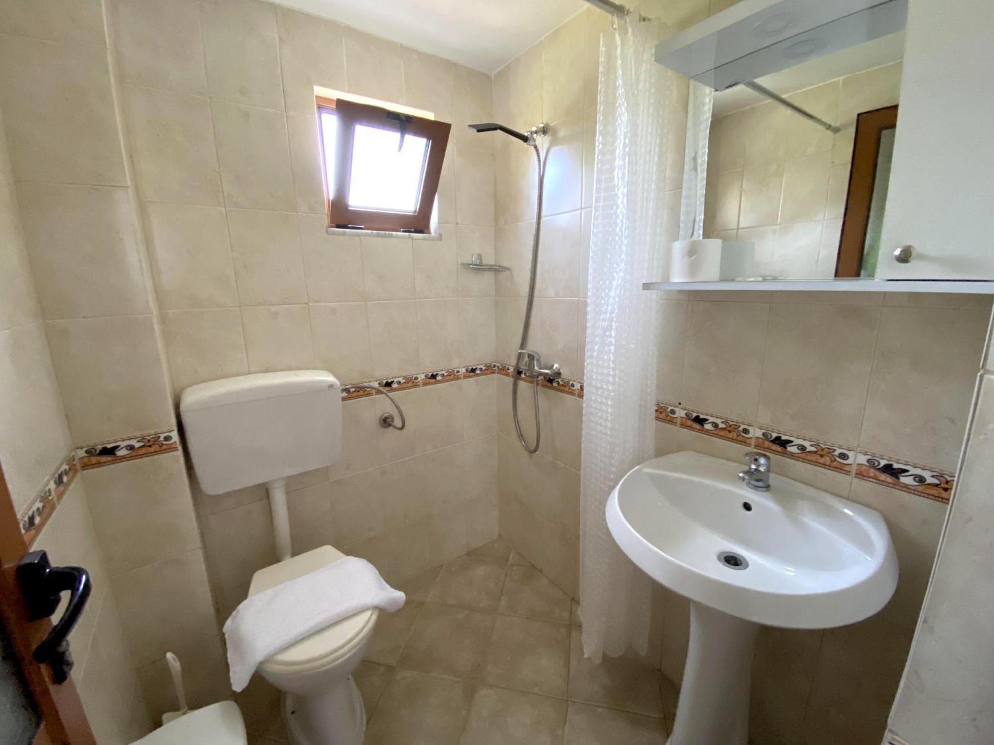Flutura Apartments Vlorë Buitenkant foto
