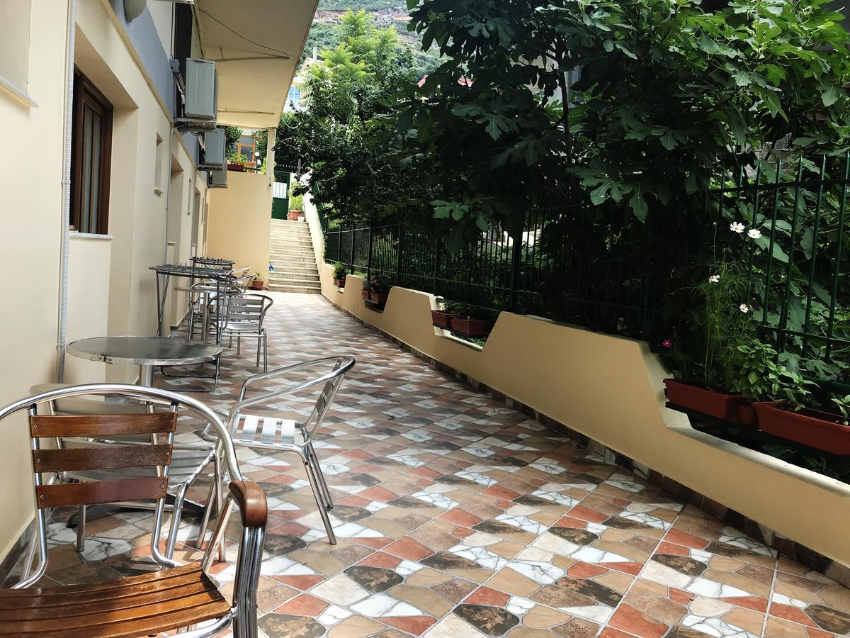 Flutura Apartments Vlorë Buitenkant foto